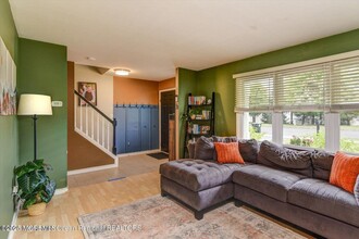 3 Albatross Dr in Howell, NJ - Building Photo - Building Photo