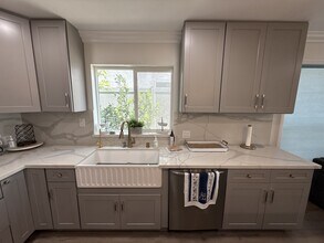 1174 E Ocean Blvd in Long Beach, CA - Building Photo - Building Photo