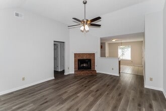 7033 Ireland Dr in Cordova, TN - Building Photo - Building Photo