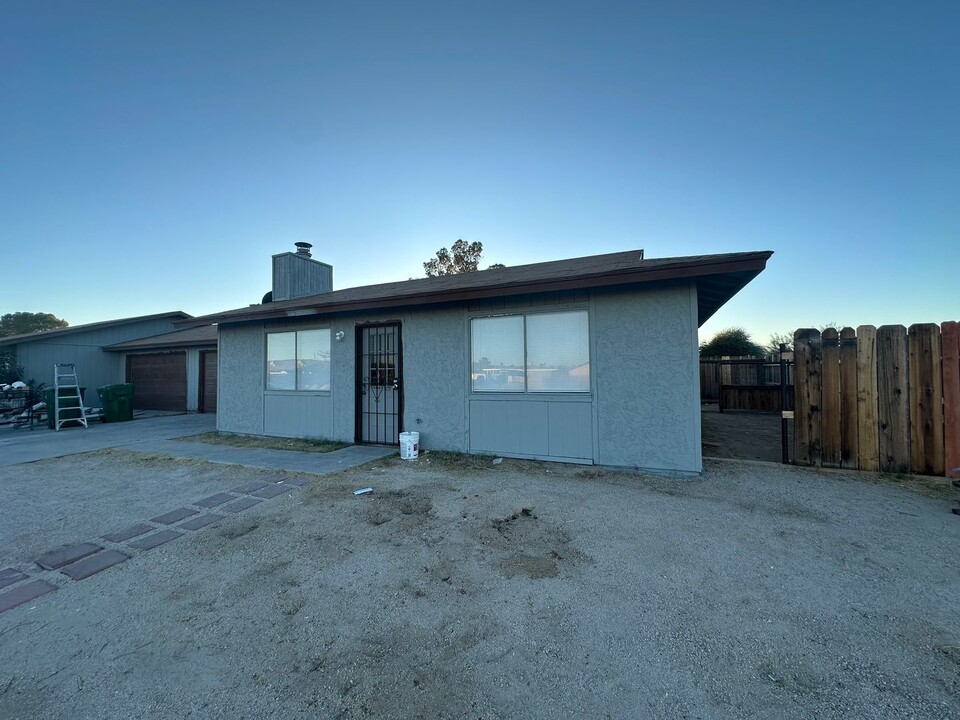 1012 E California Ave in Ridgecrest, CA - Building Photo