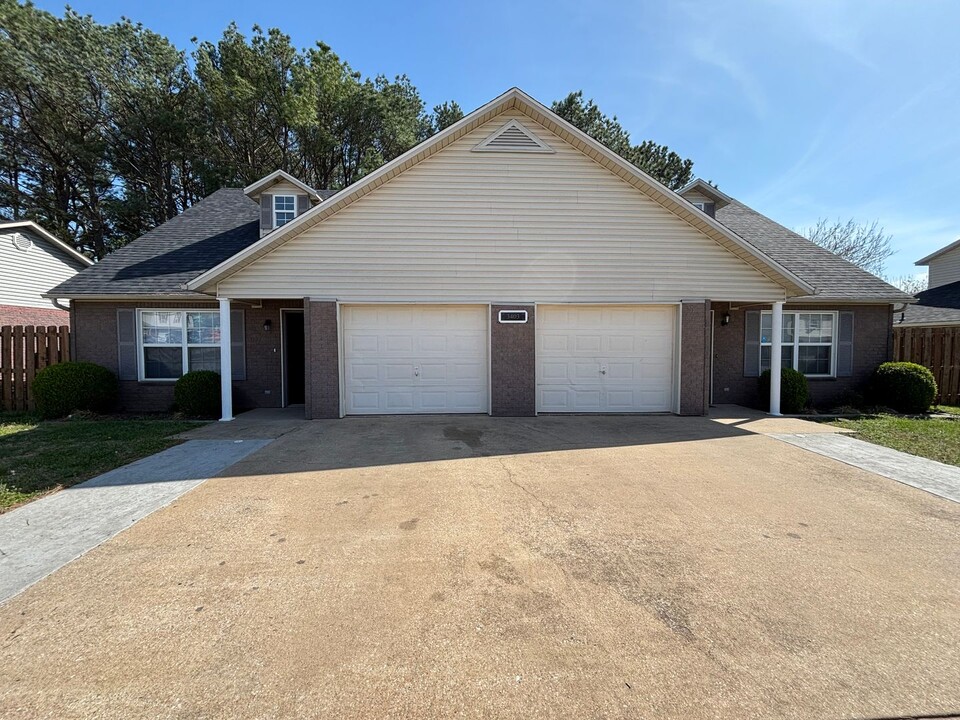 3403 SW Victoria Pl in Bentonville, AR - Building Photo