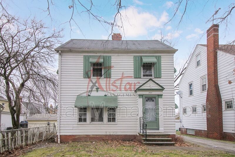 3801 Woodridge Rd in Cleveland Heights, OH - Building Photo