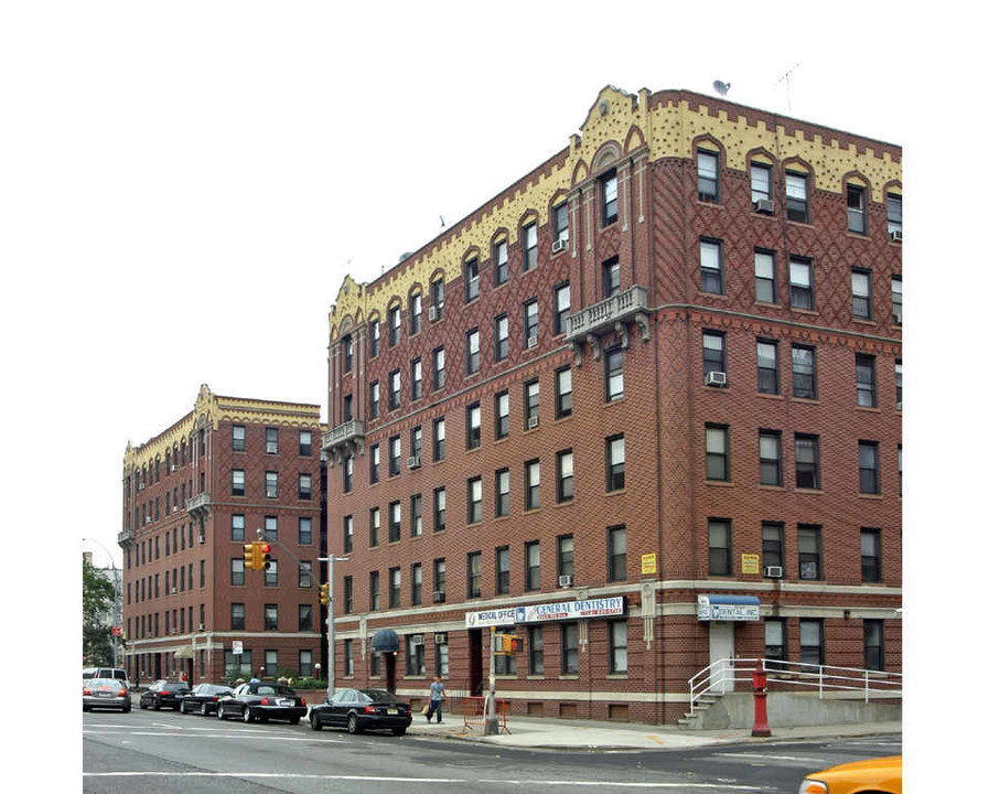 8415 4th Ave in Brooklyn, NY - Foto de edificio