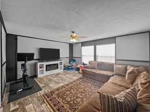 303 Mesa Rdg in Decatur, TX - Foto de edificio - Building Photo