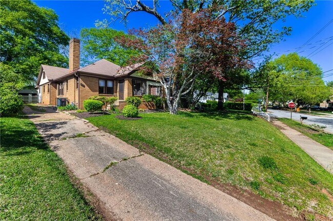 1029 Katherwood Dr SW in Atlanta, GA - Building Photo - Building Photo