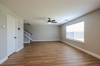 8715 Sunset Pond Dr in Tomball, TX - Building Photo - Building Photo