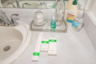 563 Primrose Dr in Central Point, OR - Foto de edificio - Building Photo