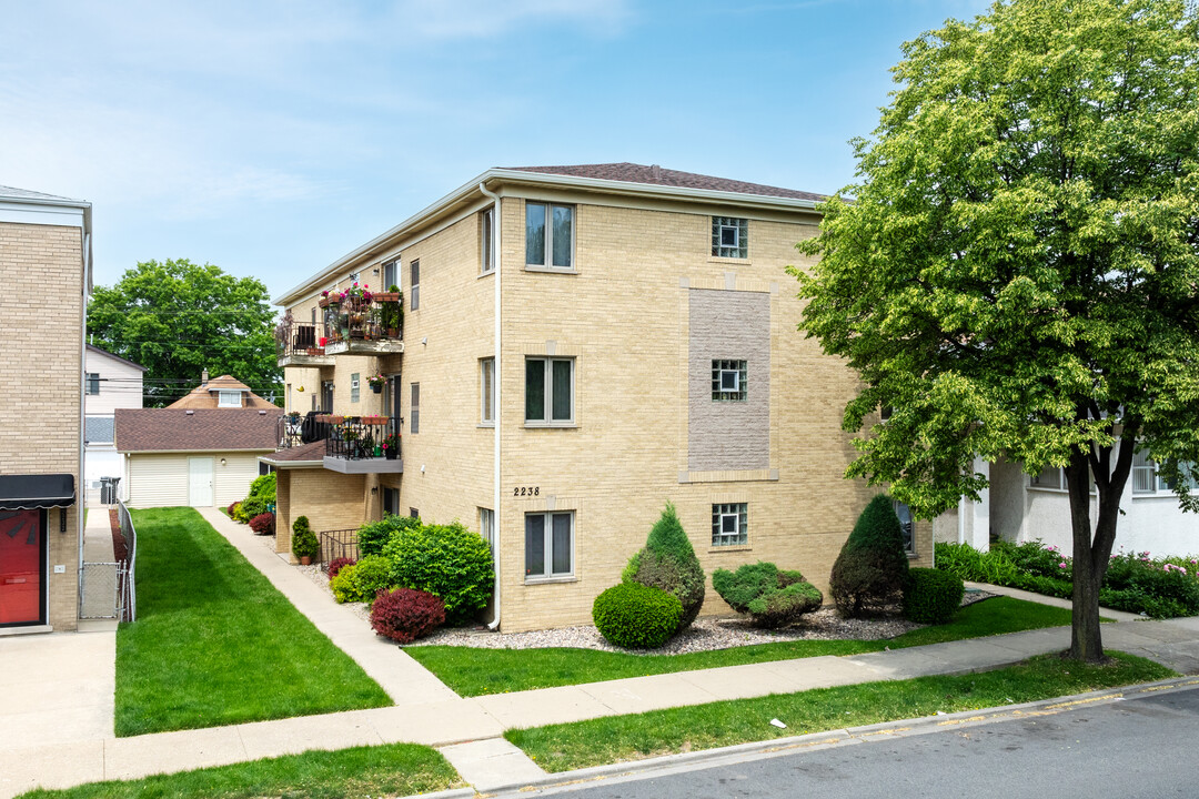 2238 N Harlem Ave in Elmwood Park, IL - Building Photo