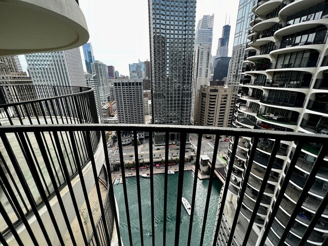 Marina City in Chicago, IL - Foto de edificio - Building Photo