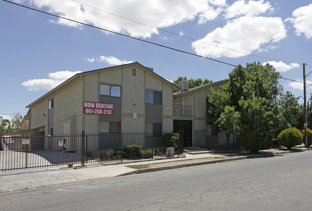 440 E Avenue Q3 in Palmdale, CA - Building Photo