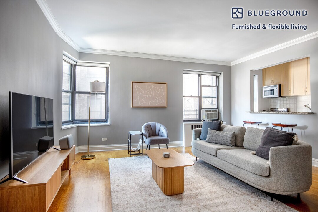 10 Downing St in New York, NY - Building Photo