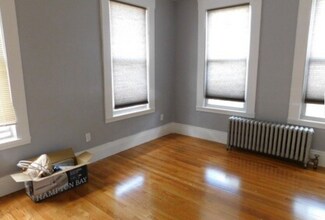 168 River St, Unit 1 in Cambridge, MA - Foto de edificio - Building Photo