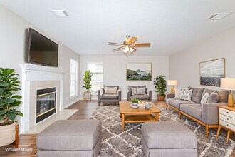10410 Enchanted in Montgomery, TX - Building Photo - Building Photo