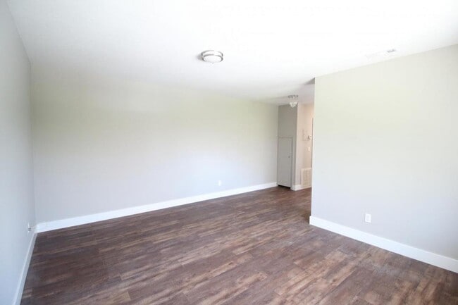 6020 Metcalf Ln in Overland Park, KS - Building Photo - Building Photo