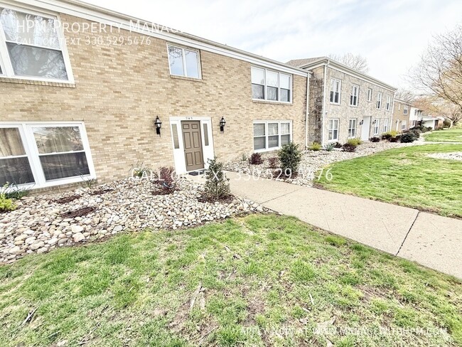 7145 Starcliff Ave NW in North Canton, OH - Foto de edificio - Building Photo