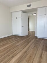 1161 W Duarte Rd, Unit 26 in Arcadia, CA - Foto de edificio - Building Photo