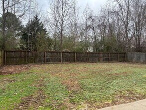 392 Roselawn Dr in Clarksville, TN - Building Photo - Building Photo