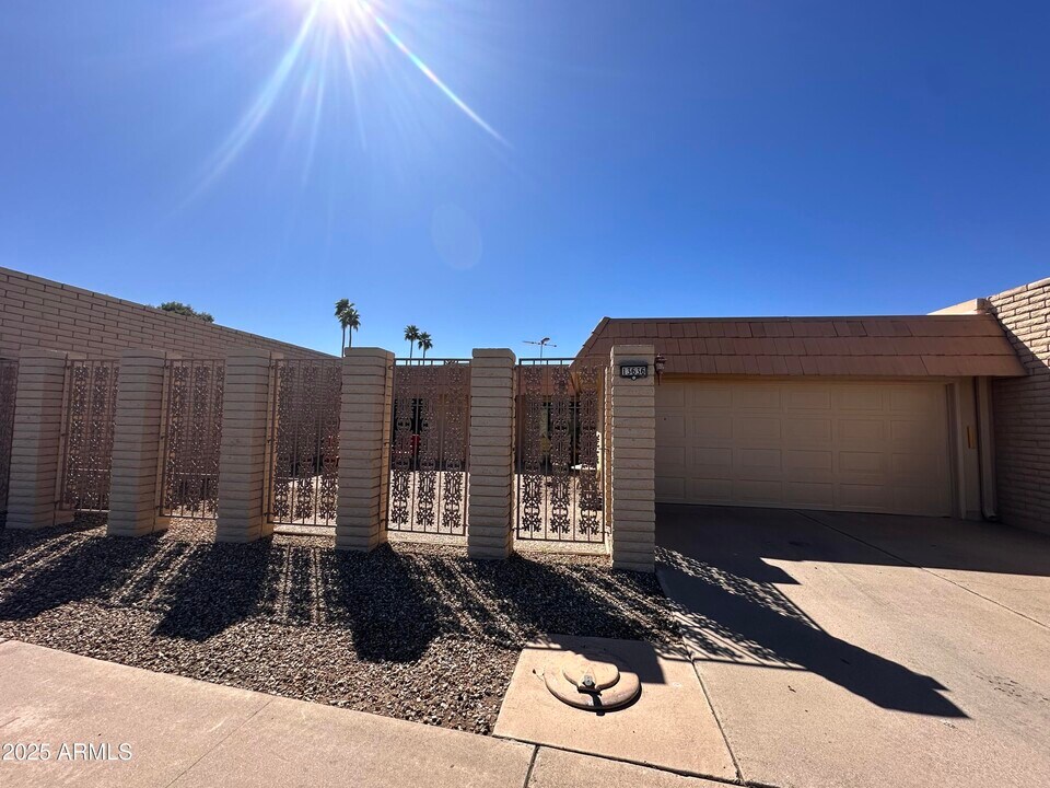 13636 N Del Webb Blvd in Sun City, AZ - Foto de edificio
