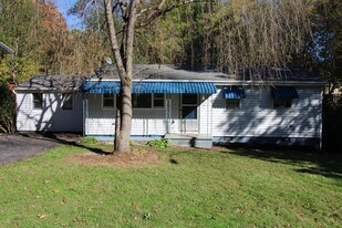 602 Rhododendron Ave in Black Mountain, NC - Building Photo
