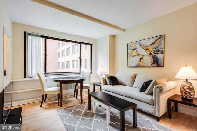 property at 1021 Arlington Blvd