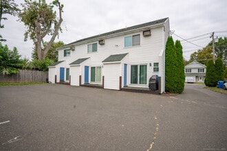 34 James St in Danbury, CT - Building Photo - Building Photo