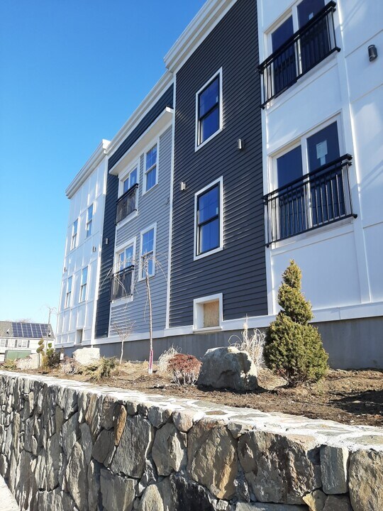 55 3rd W St, Unit 1 in Lowell, MA - Foto de edificio