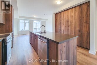 1364 Kaniv St in Oakville, ON - Building Photo - Building Photo