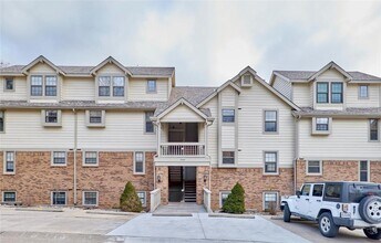 2304 Yellowstone Park Ct in Maryland Heights, MO - Building Photo - Building Photo