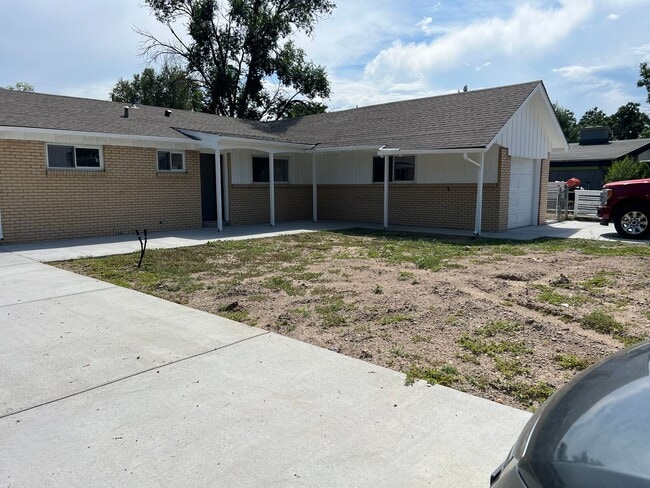 8220 E 104th Way in Henderson, CO - Building Photo - Building Photo