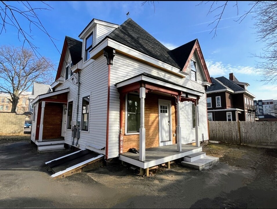 7 Lexington St-Unit -B in Framingham, MA - Building Photo