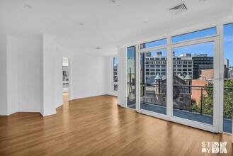 525 Clinton Ave in Brooklyn, NY - Building Photo - Building Photo