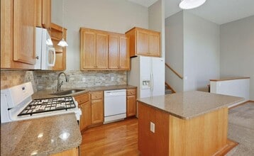 8437 W 149th St in Savage, MN - Building Photo - Building Photo