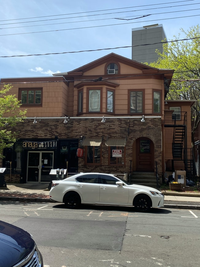 1150 Chapel St, Unit Studio