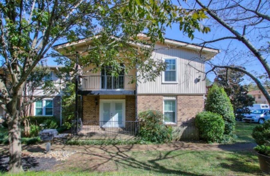 2116 Hobbs Rd, Unit M5 in Nashville, TN - Building Photo