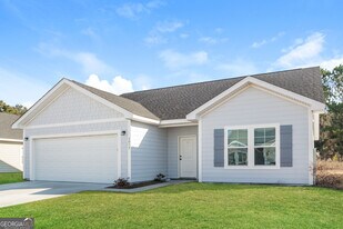 1053 Wood Crest Cir in Brunswick, GA - Building Photo