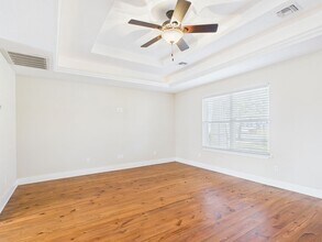 411 W College St in Fredericksburg, TX - Building Photo - Building Photo