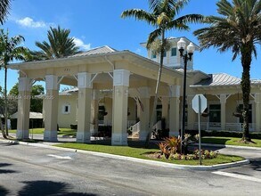 372 NE 26th Pl in Homestead, FL - Foto de edificio - Building Photo