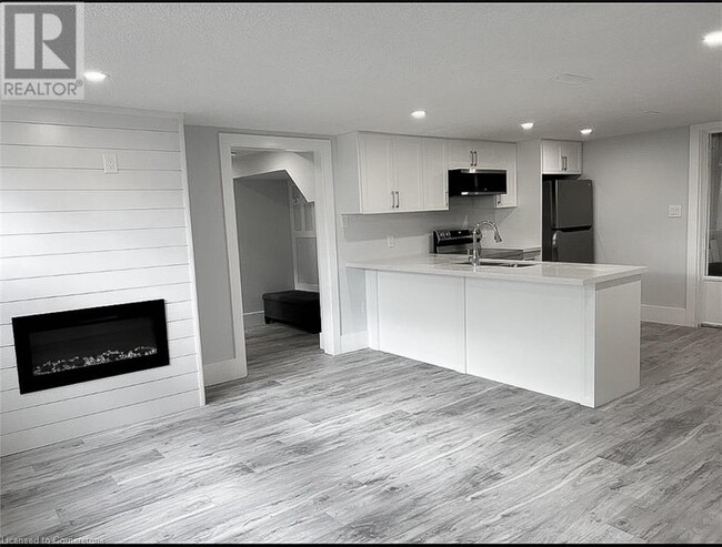 76 Montcalm Dr in Kitchener, ON - Building Photo - Building Photo