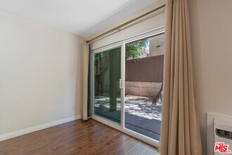 320 S Ardmore Ave in Los Angeles, CA - Building Photo - Building Photo