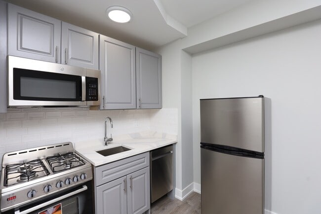 510 W Belmont Ave in Chicago, IL - Building Photo - Building Photo