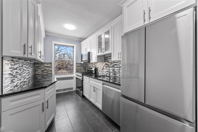784 Palmer Rd in Yonkers, NY - Building Photo - Building Photo