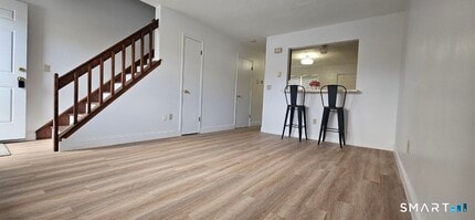 975 Meriden Rd in Waterbury, CT - Building Photo - Building Photo