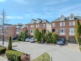 1219 Upper Village Dr in Mississauga, ON - Building Photo