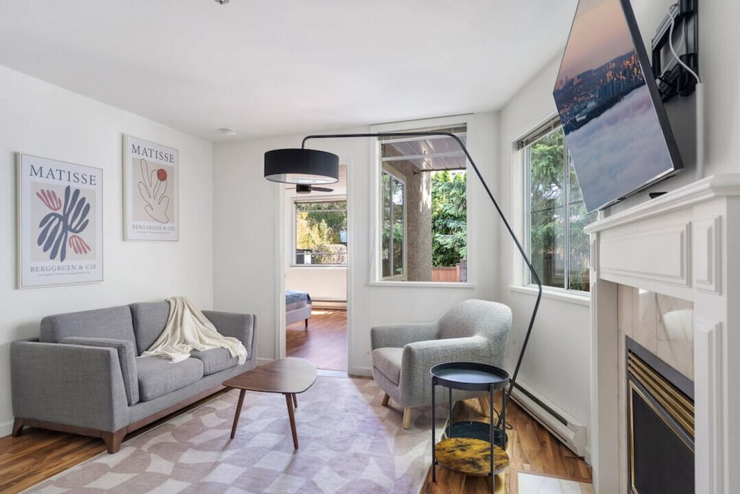 1126 W 11th Ave in Vancouver, BC - Building Photo