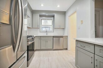 22 Chapel Pl in Great Neck, NY - Building Photo - Building Photo