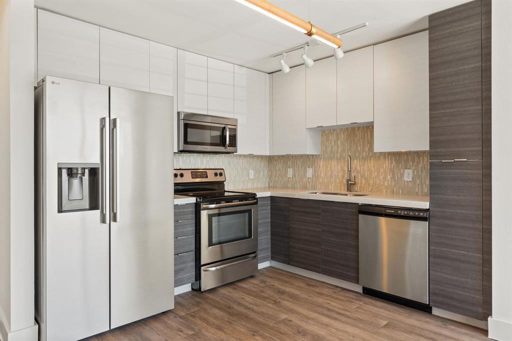 604 N Bluff Dr in Austin, TX - Building Photo