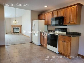 3207 Red Oak Ln in Springfield, IL - Building Photo - Building Photo