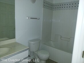 2070 Old Firetower Rd in Greenville, NC - Building Photo - Building Photo