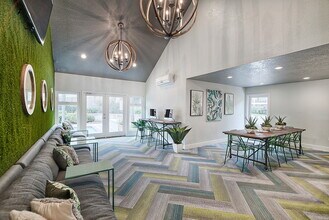 Montanosa in San Diego, CA - Foto de edificio - Building Photo