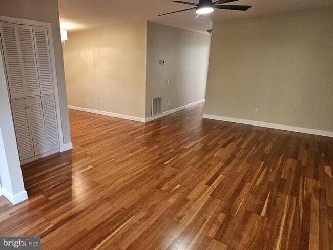 12012 Golf Ridge Ct in Fairfax, VA - Building Photo - Building Photo